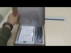 책상 위의 FA1000 단순한 얼굴 타임즈 지 참석 단말기